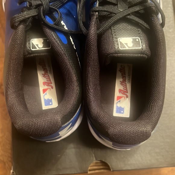 NEW IN THE BOX Under Armour Baseball Cleats Youth 5.5 - Picture 6 of 7